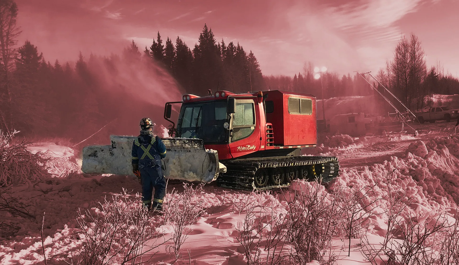 Snow Cats feature winged 12 way blades